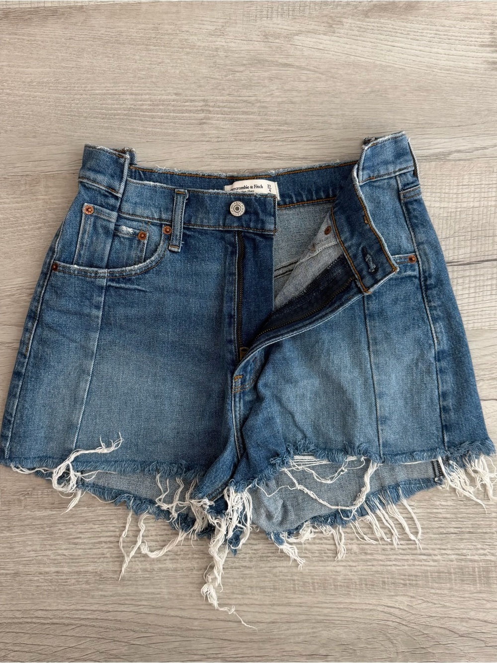Abercrombie & Fitch Women’s Curve Love Mom Short High Rise